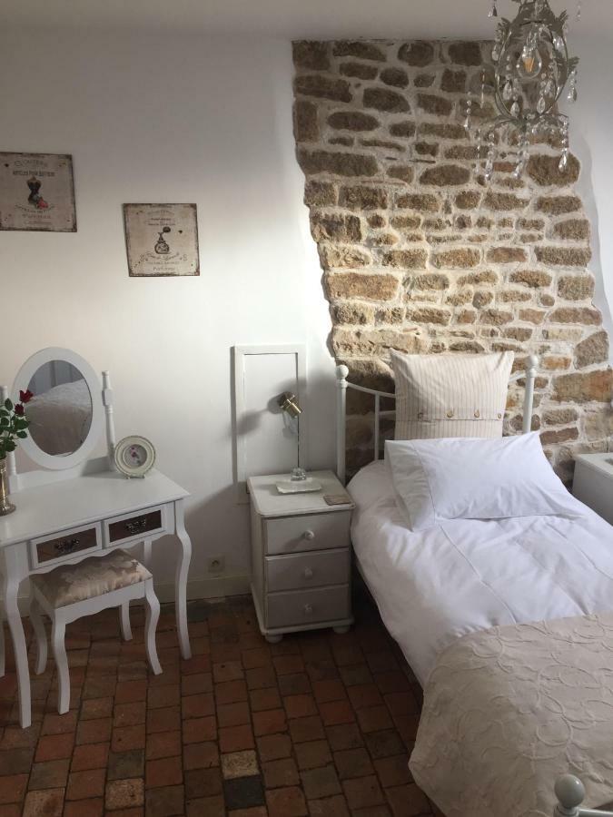 No 3 Route De Lingramiere Bed and Breakfast La Ferte-Mace Εξωτερικό φωτογραφία